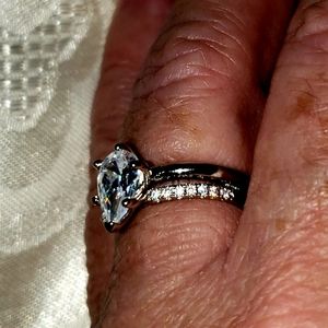 Pear shaped curved double band engagement ring